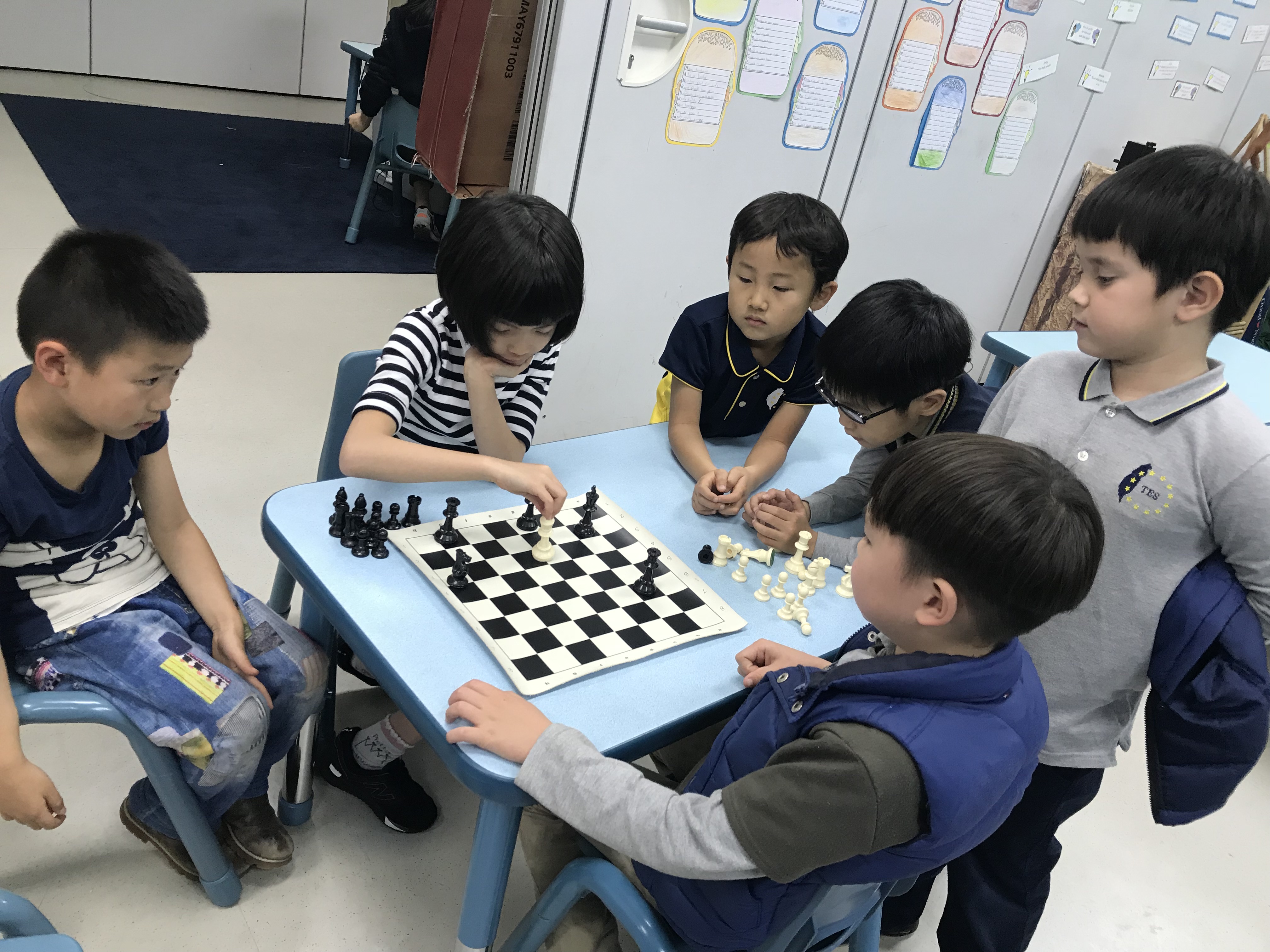 Play Chess with friends and families will bring you the best fine memories !